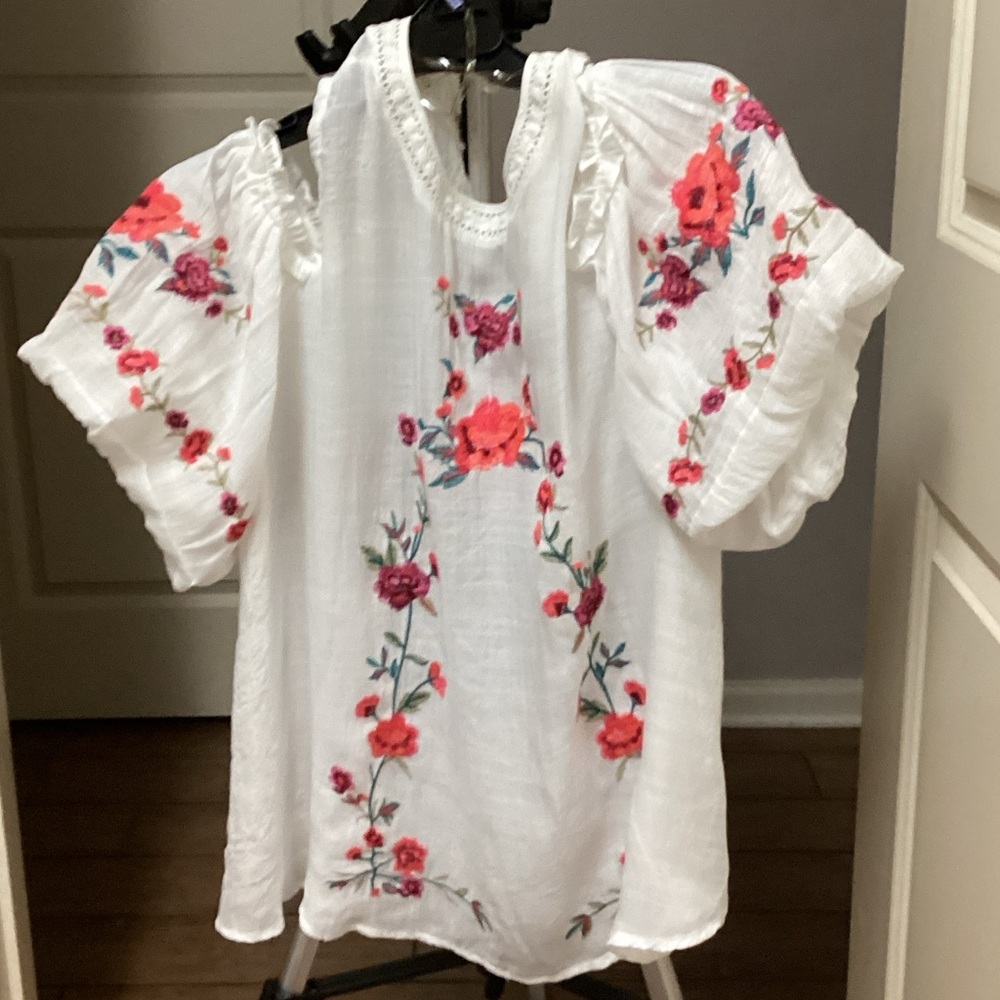 Umgee White and Pink Lace Blouse